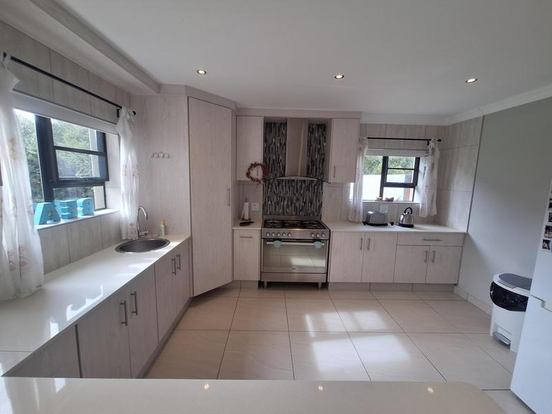 4 Bedroom Property for Sale in Hartenbos Landgoed Western Cape